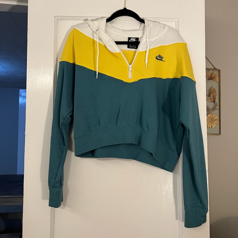 Cropped Nike hoodie